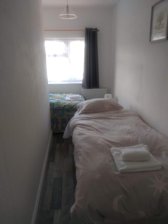 Cheltenham - 3 Bedroom, Parking, Disneyplus Luaran gambar