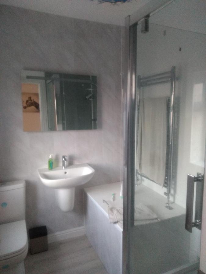Cheltenham - 3 Bedroom, Parking, Disneyplus Luaran gambar