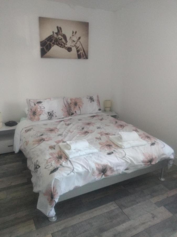 Cheltenham - 3 Bedroom, Parking, Disneyplus Luaran gambar