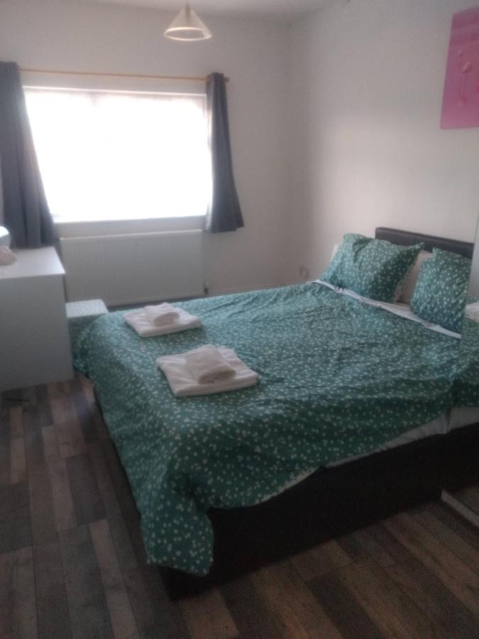 Cheltenham - 3 Bedroom, Parking, Disneyplus Luaran gambar