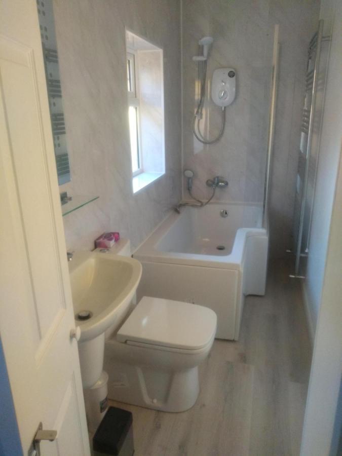 Cheltenham - 3 Bedroom, Parking, Disneyplus Luaran gambar