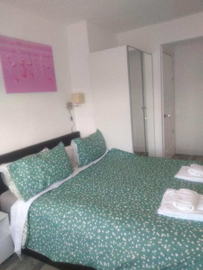 Cheltenham - 3 Bedroom, Parking, Disneyplus Luaran gambar